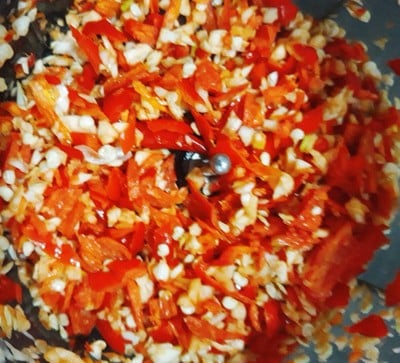 วิธีทำ เส้นใหญ่เย็นตาโฟผัดแห้ง