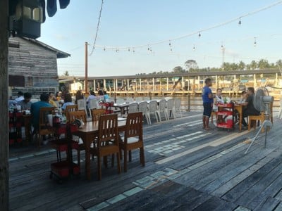 สิชลซีฟู้ด ร้านอาหารทะเล ในหมู่บ้านชาวประมง