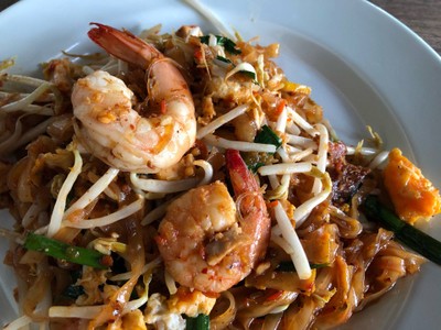 ผัดไทกุ้งสด