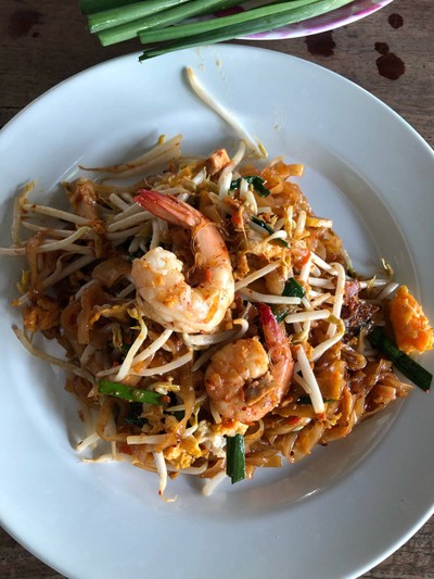 ผัดไทกุ้งสด