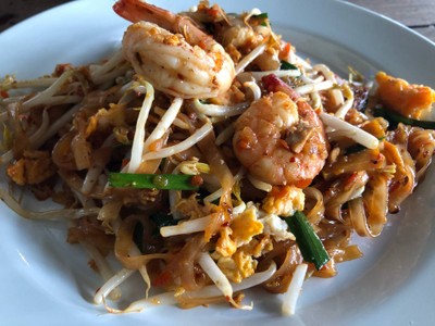 ผัดไทกุ้งสด