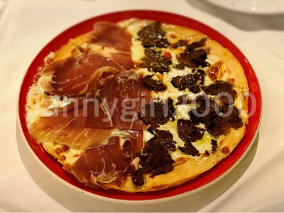 พิซซ่าหน้าเห็ดทรัฟเฟิล