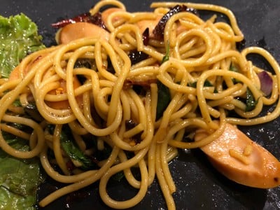 สปาเก็ตตี้ไส้กรอกผัดพริกแห้ง