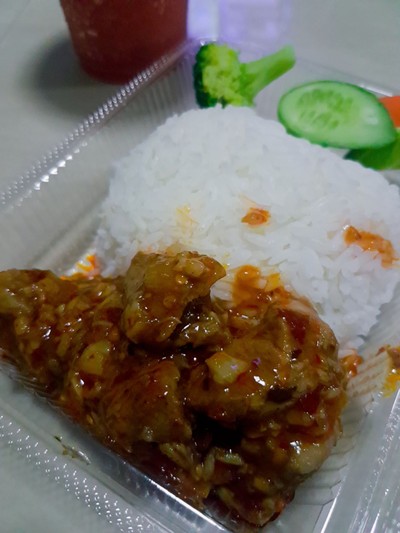 ข้าวหมูตุ๋นน้ำพริกเผา