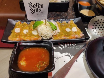 ยำแซลมอน