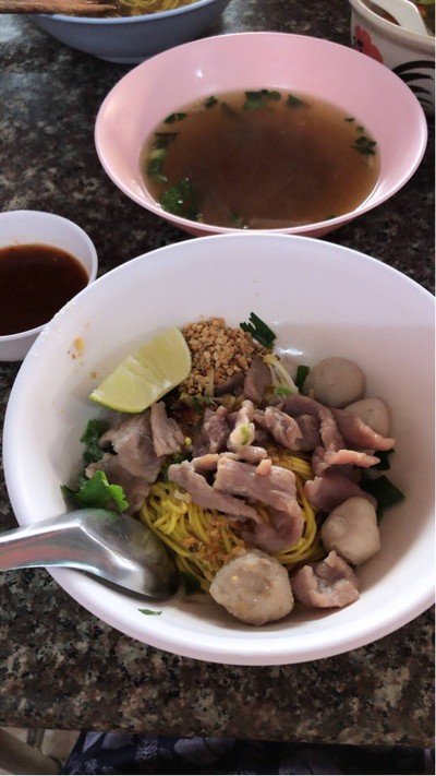 บะหมี่แห้งหมูสดลูกชิ้น