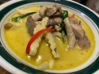 แกงยอดมะพร้าวสะโพกไก่ใส่ตับ แกงยอดมะพร้าวสะโพกไก่ใส่ตับ