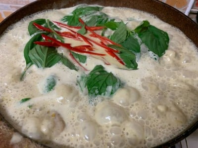 วิธีทำ แกงยอดมะพร้าวสะโพกไก่ใส่ตับ วิธีทำ แกงยอดมะพร้าวสะโพกไก่ใส่ตับ