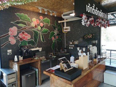 ร้านกาแฟจะอยู่ชั้นสองของร้านเมล่อน