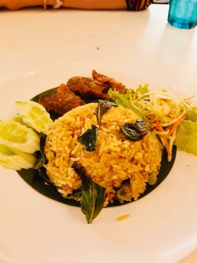ข้าวแกงเขียวหวานปลาสลิด