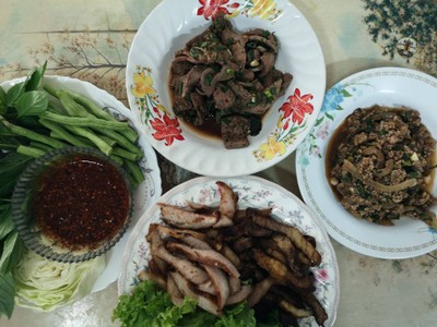 อาหาร หรือ เครื่องดื่ม