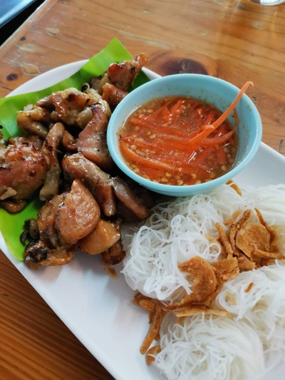 ไก่สมุนไพร เส้นหมี่