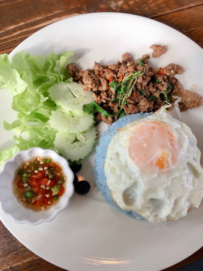 กระเพราหมูสับไข่ดาว