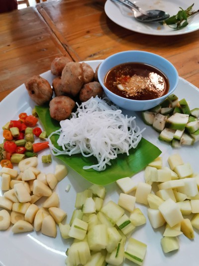 แหนมเนือง