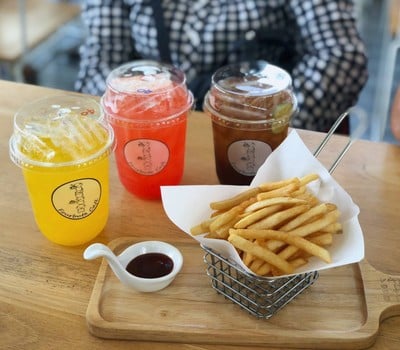 Fourbuta Cafe @ สวนน้องสตาร์ รังสิต-นครนายก Fourbuta Cafe @ สวนน้องสตาร์ รังสิต-นครนายก