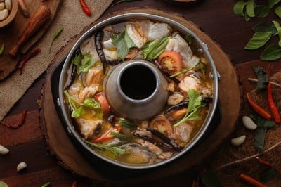 ข้าวมันไก่ประตูน้ำ x ลูกชิ้นปลาอันดามัน รสเด็ด