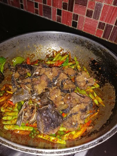 วิธีทำ ผัดเผ็ดปลาดุกทอดกรอบ วิธีทำ ผัดเผ็ดปลาดุกทอดกรอบ