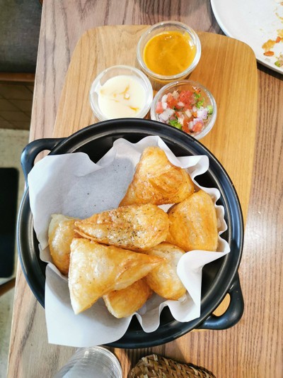 โรตีกรอบกับซอส3อย่าง