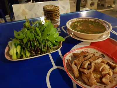 อาหาร หรือ เครื่องดื่ม