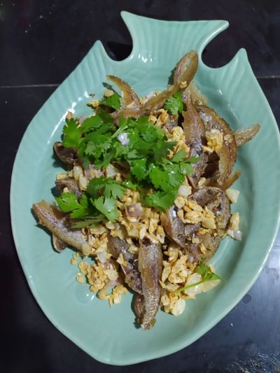 ปลาเนื้ออ่อนทอดกระเทียมพริกไทย