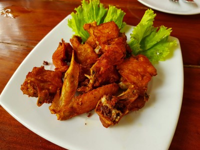 ไก่บ้านทอดเกลือ