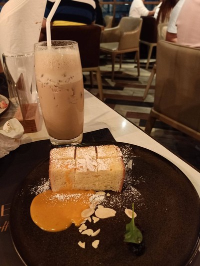 ฮันนี่โทสต์ซอสไข่เค็ม