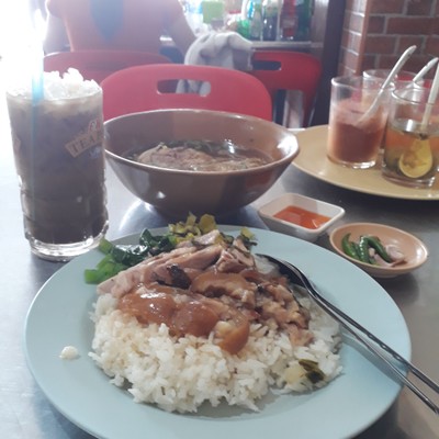 อาหาร หรือ เครื่องดื่ม