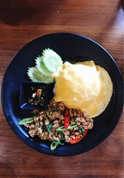 กะเพราหมูสับไข่ข้น