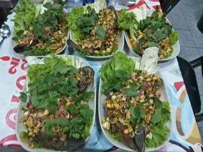 ปลาช่อนยำสมุนไพร