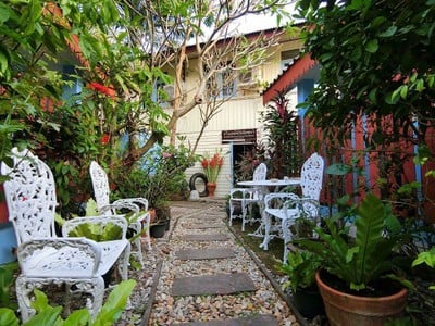 บ้านคลองอัมพวาโฮมสเตย์