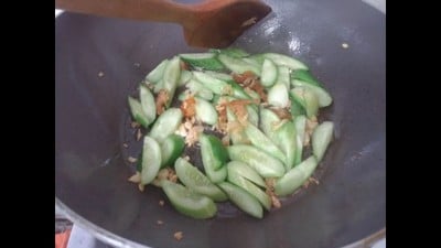 วิธีทำ แตงกวาผัดไข่ใส่วุ้นเส้น