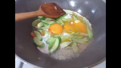 วิธีทำ แตงกวาผัดไข่ใส่วุ้นเส้น