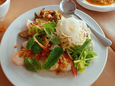 ยำรวมมิตรทะเล