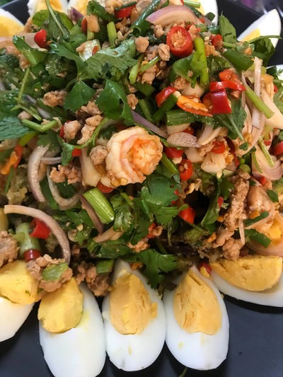 วิธีทำ ยำผักบุ้งกรอบกุ้งสดไข่ต้ม วิธีทำ ยำผักบุ้งกรอบกุ้งสดไข่ต้ม