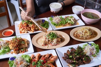 ยศข้าวต้ม 5 ถนนพูลผลภูเก็ต