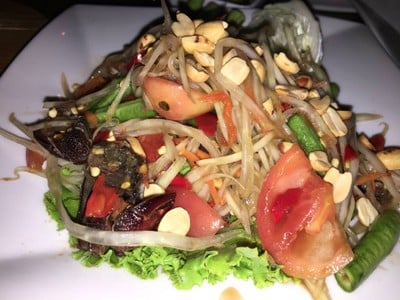 ส้มตำปู ปลาร้าโรยถั่ว