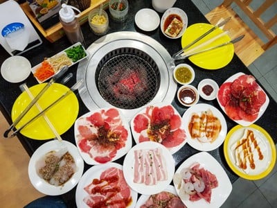 อาหาร หรือ เครื่องดื่ม