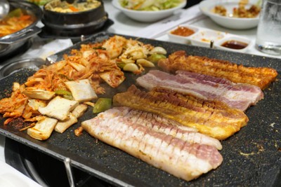 หมู 8 สี