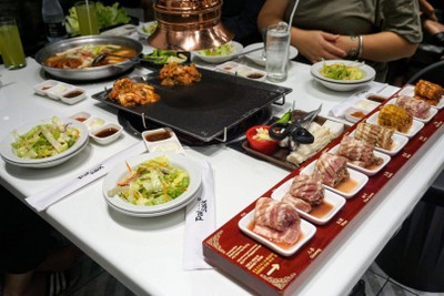 หมู 8 สี