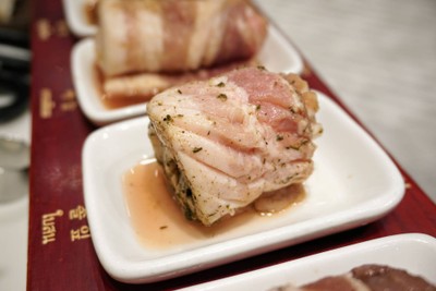 หมู 8 สี