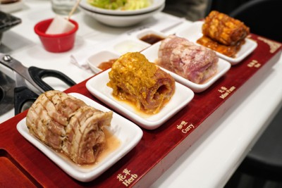 หมู 8 สี