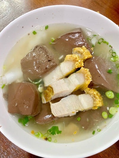 ก๋วยจั๊บหมูกรอบ