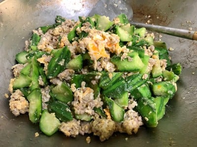 ผัดบวบใส่หมู