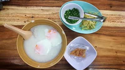โจ๊กหมู + ไข่ 2 ใบ