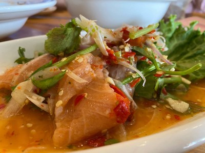 ยำปลาแซลมอน