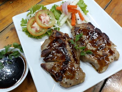 หมูโคโรบูตะผัดพริกไทยดำ