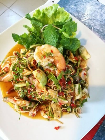 ร้านอาหารเบิ่งตะวัน (BOENG TAWAN RESTAURANT) ร้านอาหารเบิ่งตะวัน (BOENG TAWAN RESTAURANT)
