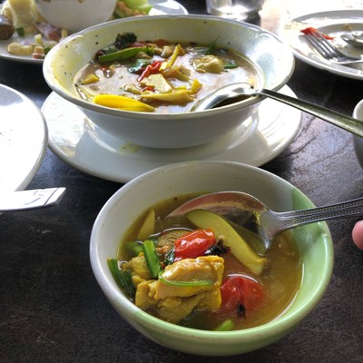 ต้มส้มไก่
