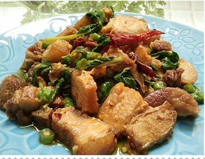 กะเพราหมูกรอบ