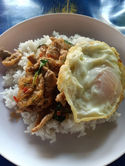 กระเพราหมูหมักวุ้นเส้น